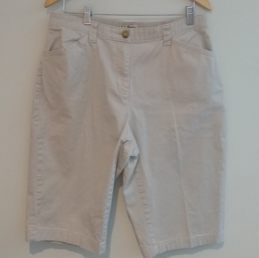 Men's LL Bean classic fit straight khaki size 14